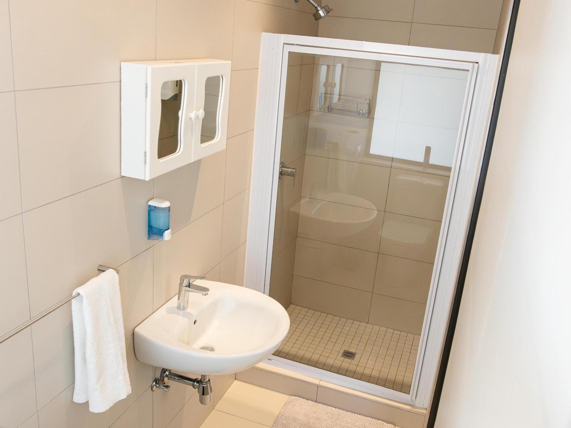 Rieks Van Der Walt Self-Catering Apartment วินด์ฮุก ภายนอก รูปภาพ