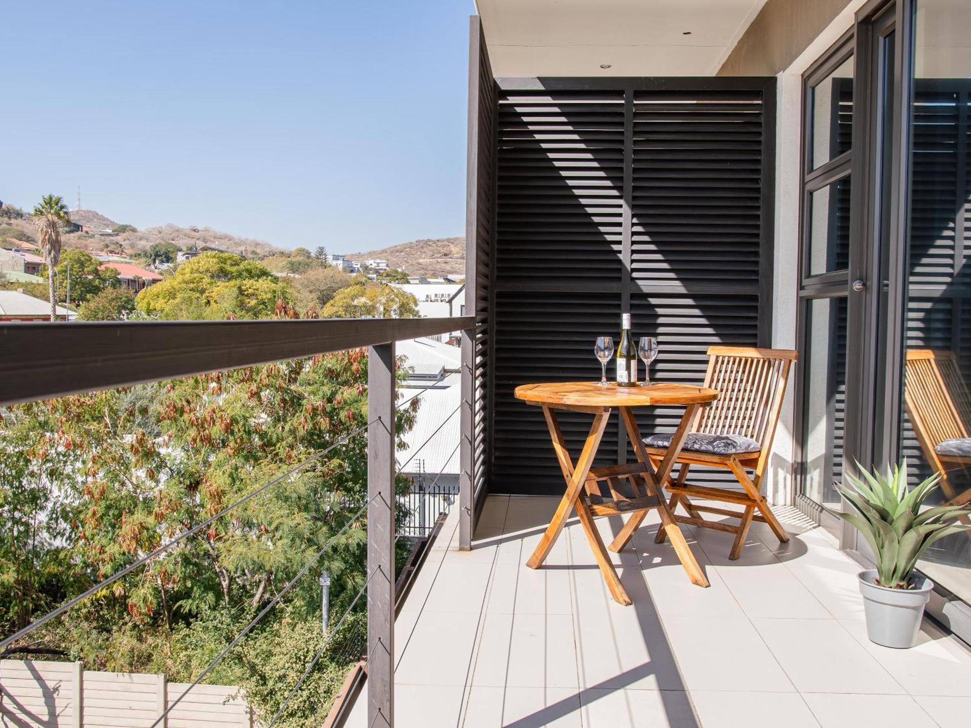 Rieks Van Der Walt Self-Catering Apartment วินด์ฮุก ภายนอก รูปภาพ