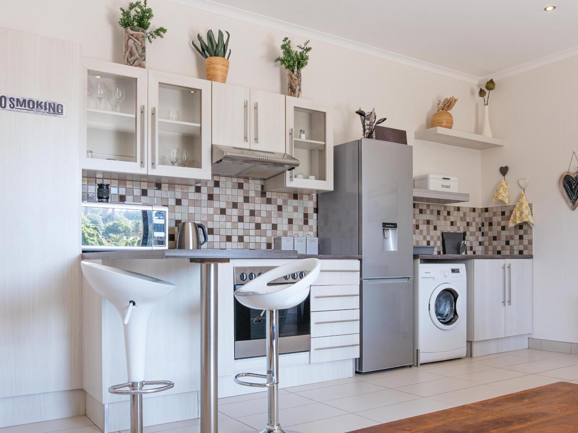 Rieks Van Der Walt Self-Catering Apartment วินด์ฮุก ภายนอก รูปภาพ