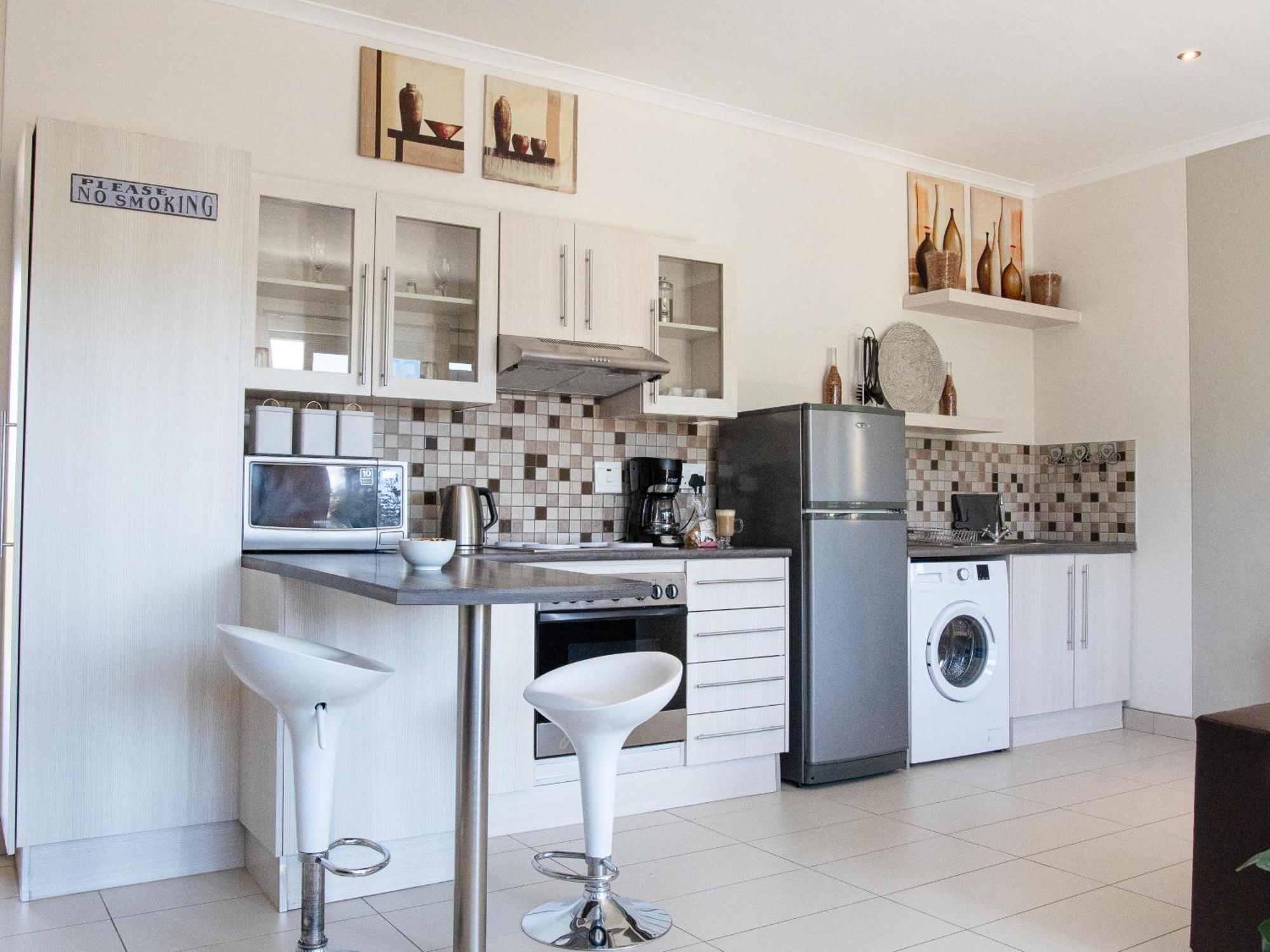 Rieks Van Der Walt Self-Catering Apartment วินด์ฮุก ภายนอก รูปภาพ