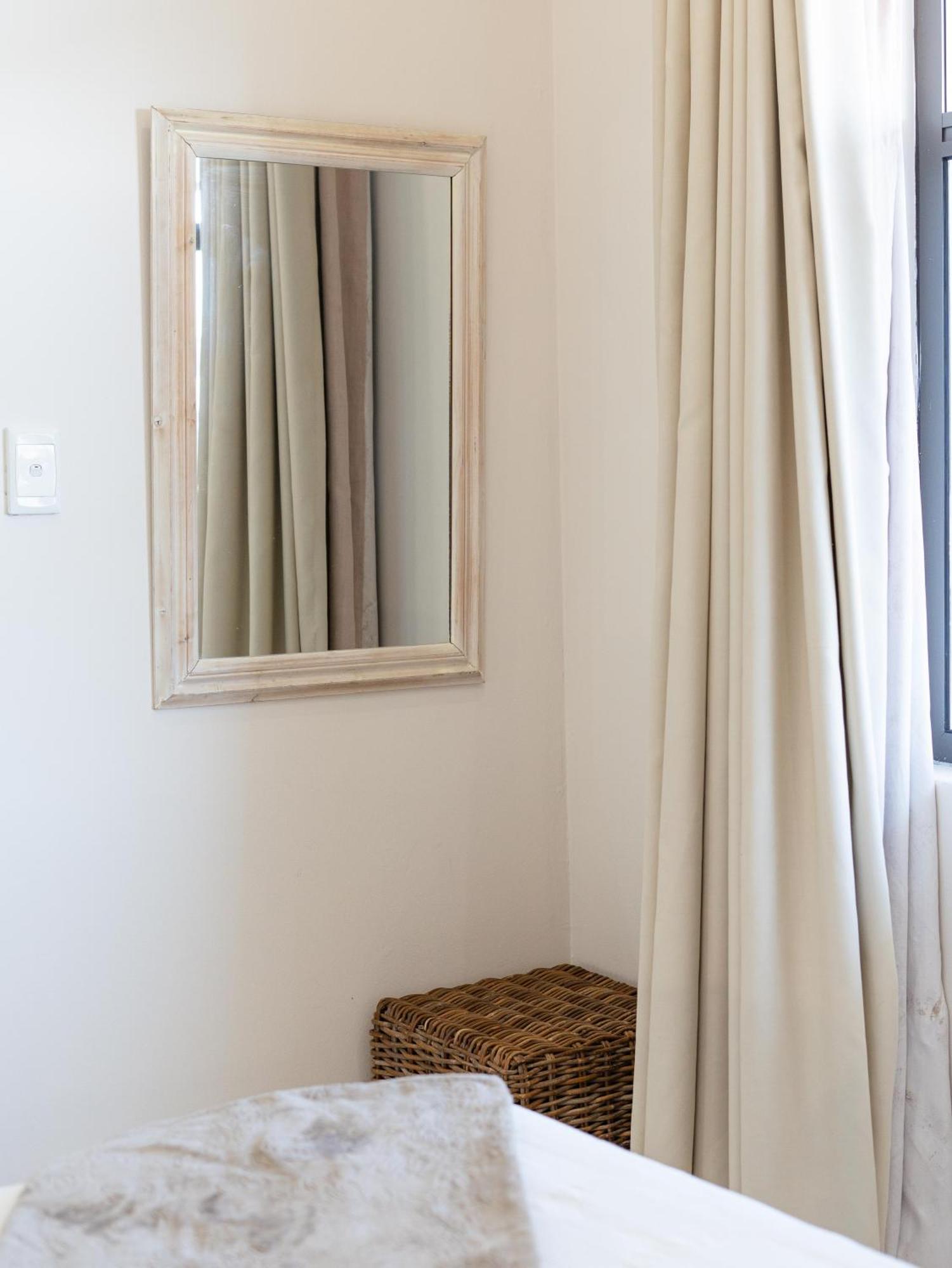 Rieks Van Der Walt Self-Catering Apartment วินด์ฮุก ภายนอก รูปภาพ