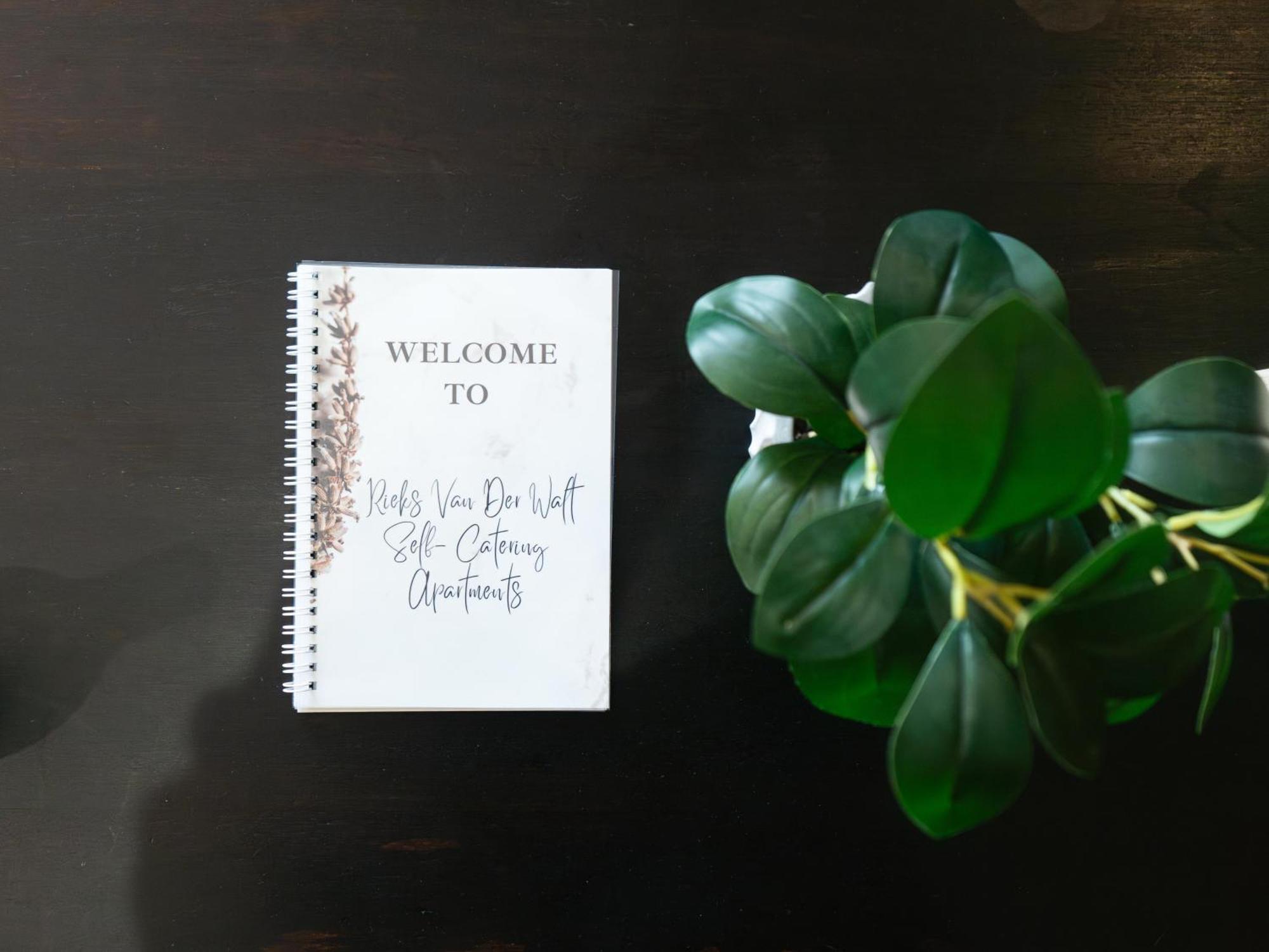 Rieks Van Der Walt Self-Catering Apartment วินด์ฮุก ภายนอก รูปภาพ