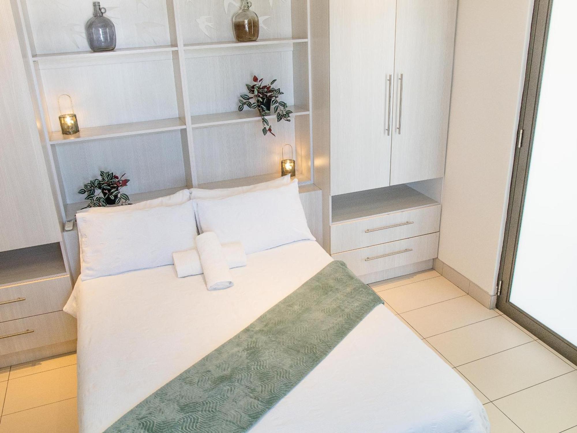 Rieks Van Der Walt Self-Catering Apartment วินด์ฮุก ภายนอก รูปภาพ