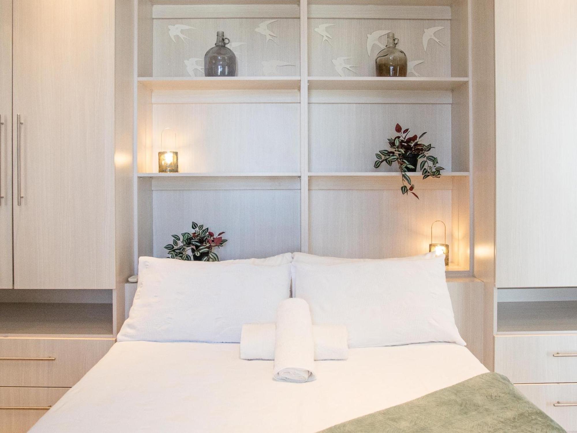 Rieks Van Der Walt Self-Catering Apartment วินด์ฮุก ภายนอก รูปภาพ