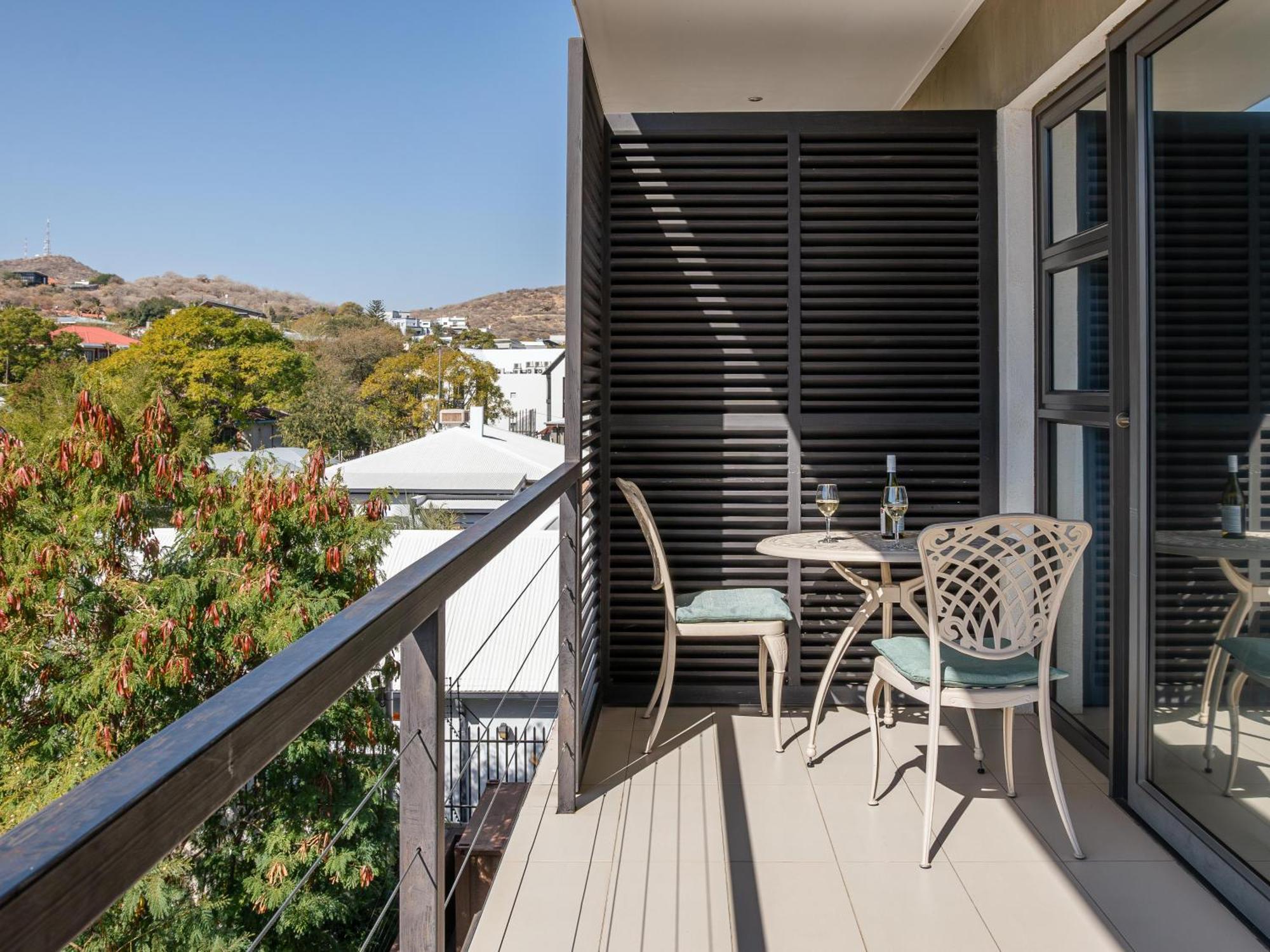 Rieks Van Der Walt Self-Catering Apartment วินด์ฮุก ภายนอก รูปภาพ