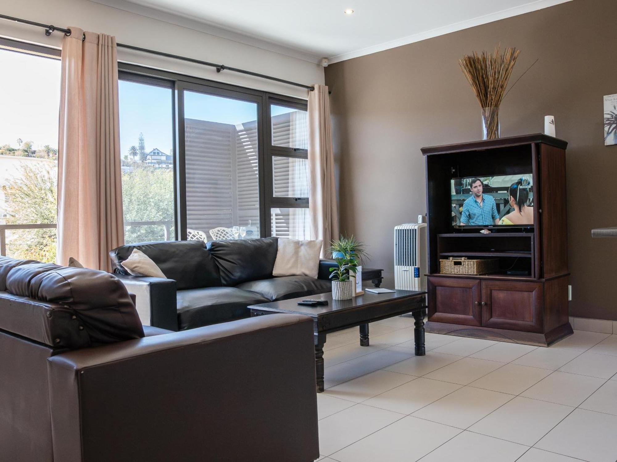 Rieks Van Der Walt Self-Catering Apartment วินด์ฮุก ภายนอก รูปภาพ