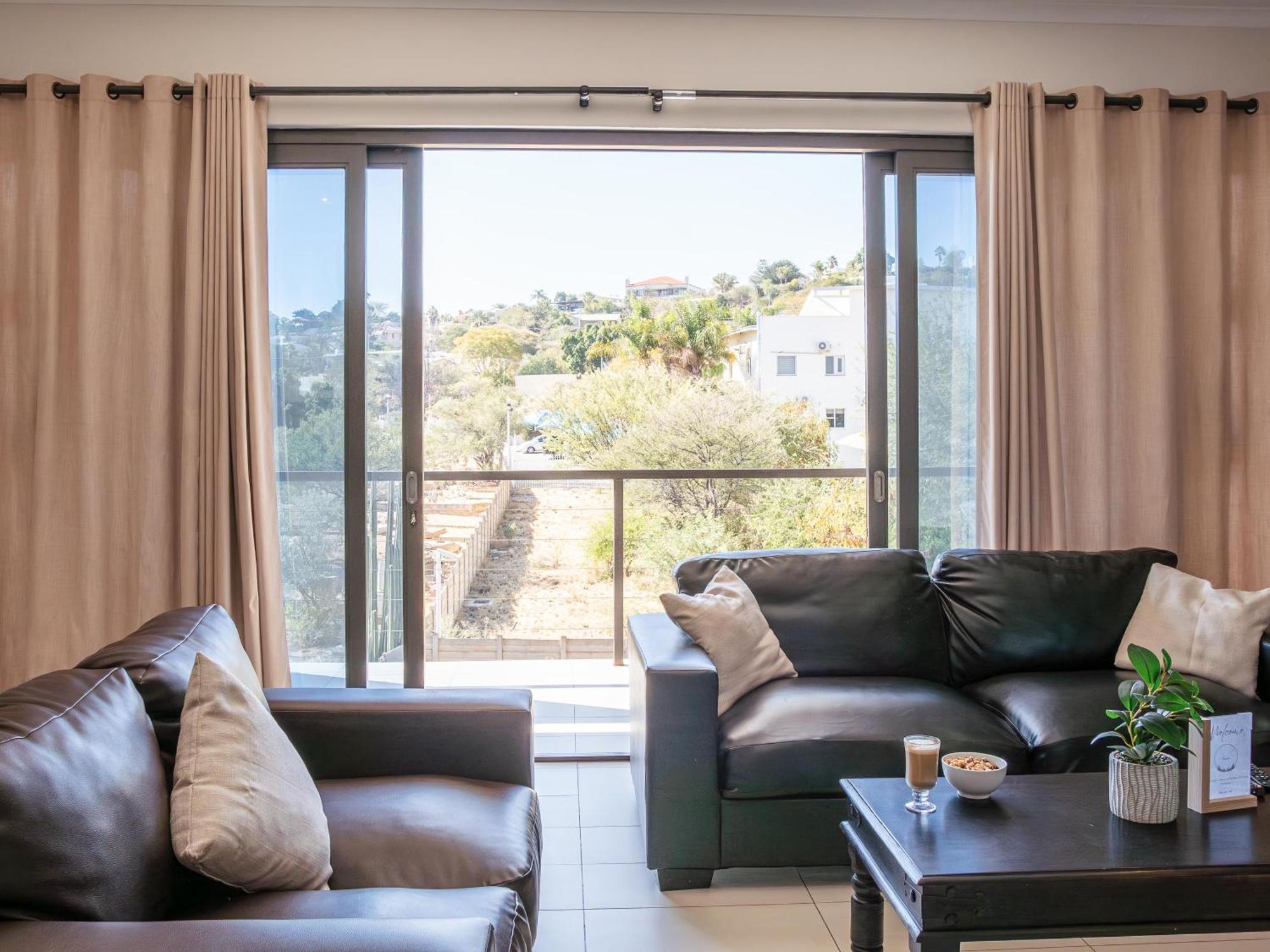 Rieks Van Der Walt Self-Catering Apartment วินด์ฮุก ภายนอก รูปภาพ