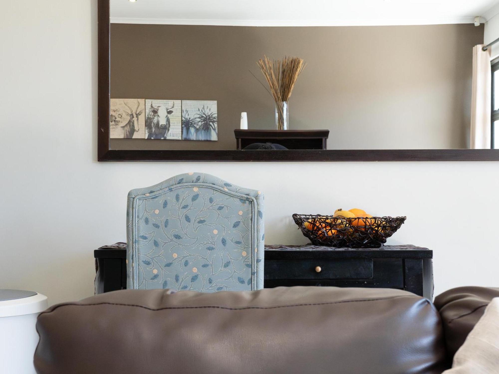 Rieks Van Der Walt Self-Catering Apartment วินด์ฮุก ภายนอก รูปภาพ
