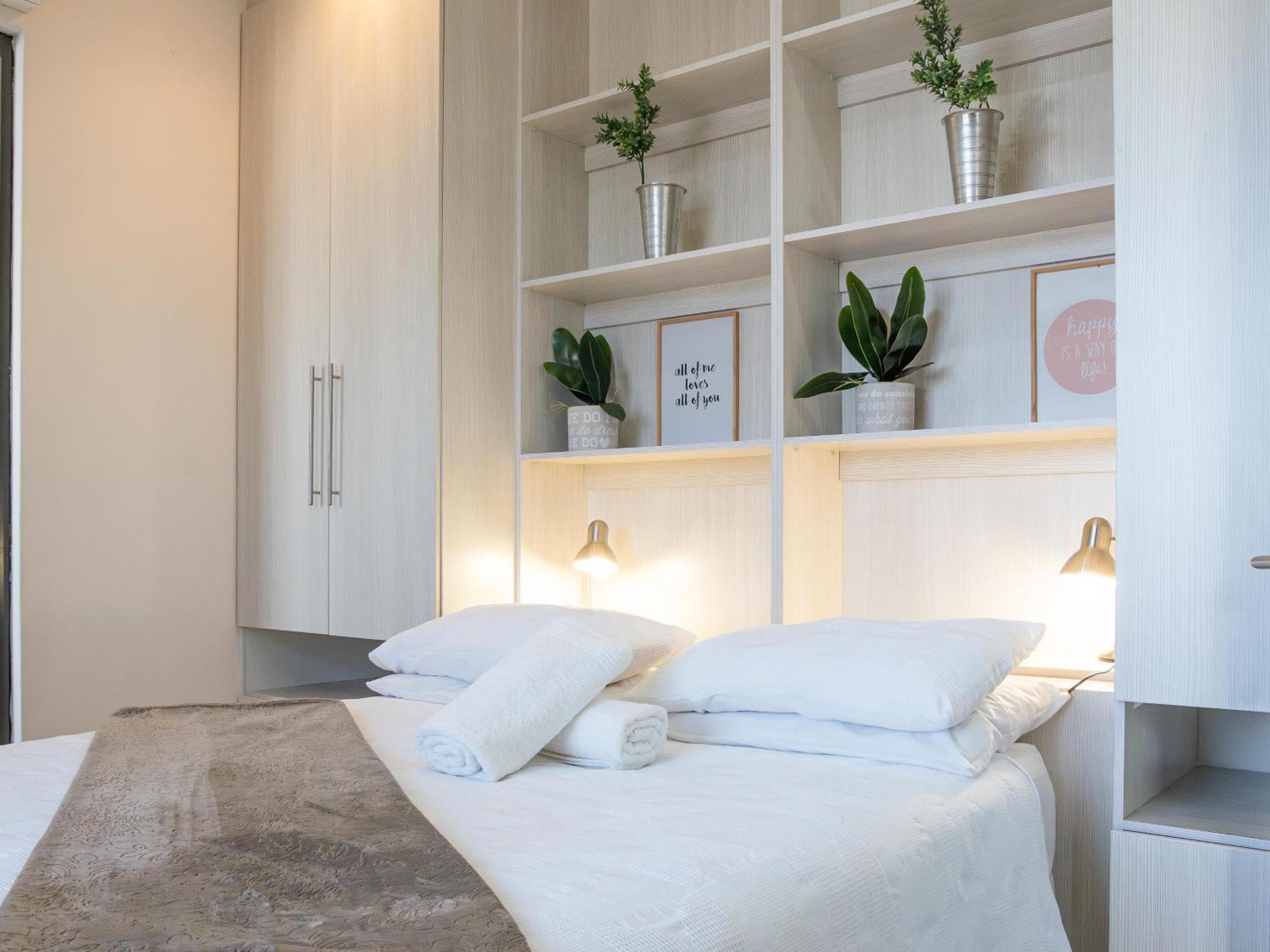 Rieks Van Der Walt Self-Catering Apartment วินด์ฮุก ภายนอก รูปภาพ