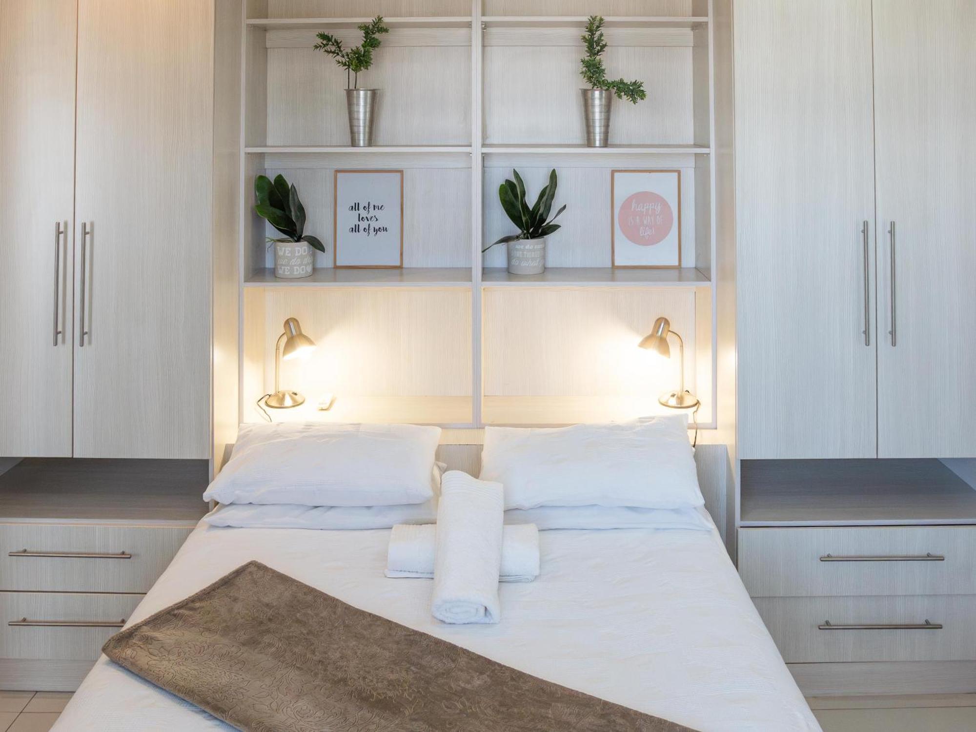 Rieks Van Der Walt Self-Catering Apartment วินด์ฮุก ภายนอก รูปภาพ