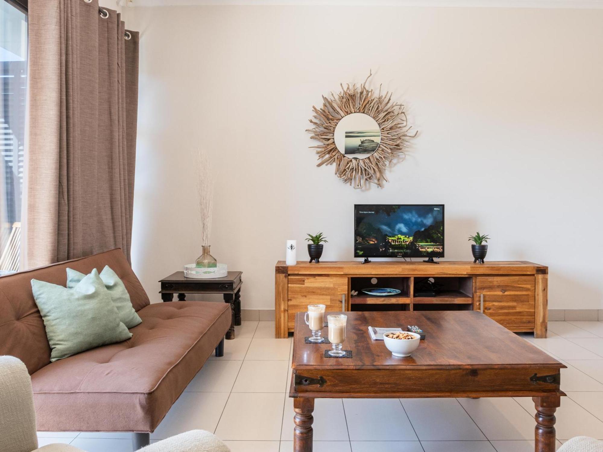 Rieks Van Der Walt Self-Catering Apartment วินด์ฮุก ภายนอก รูปภาพ