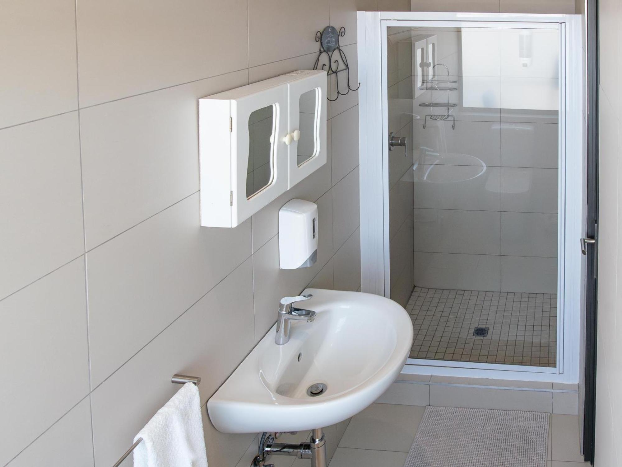 Rieks Van Der Walt Self-Catering Apartment วินด์ฮุก ภายนอก รูปภาพ