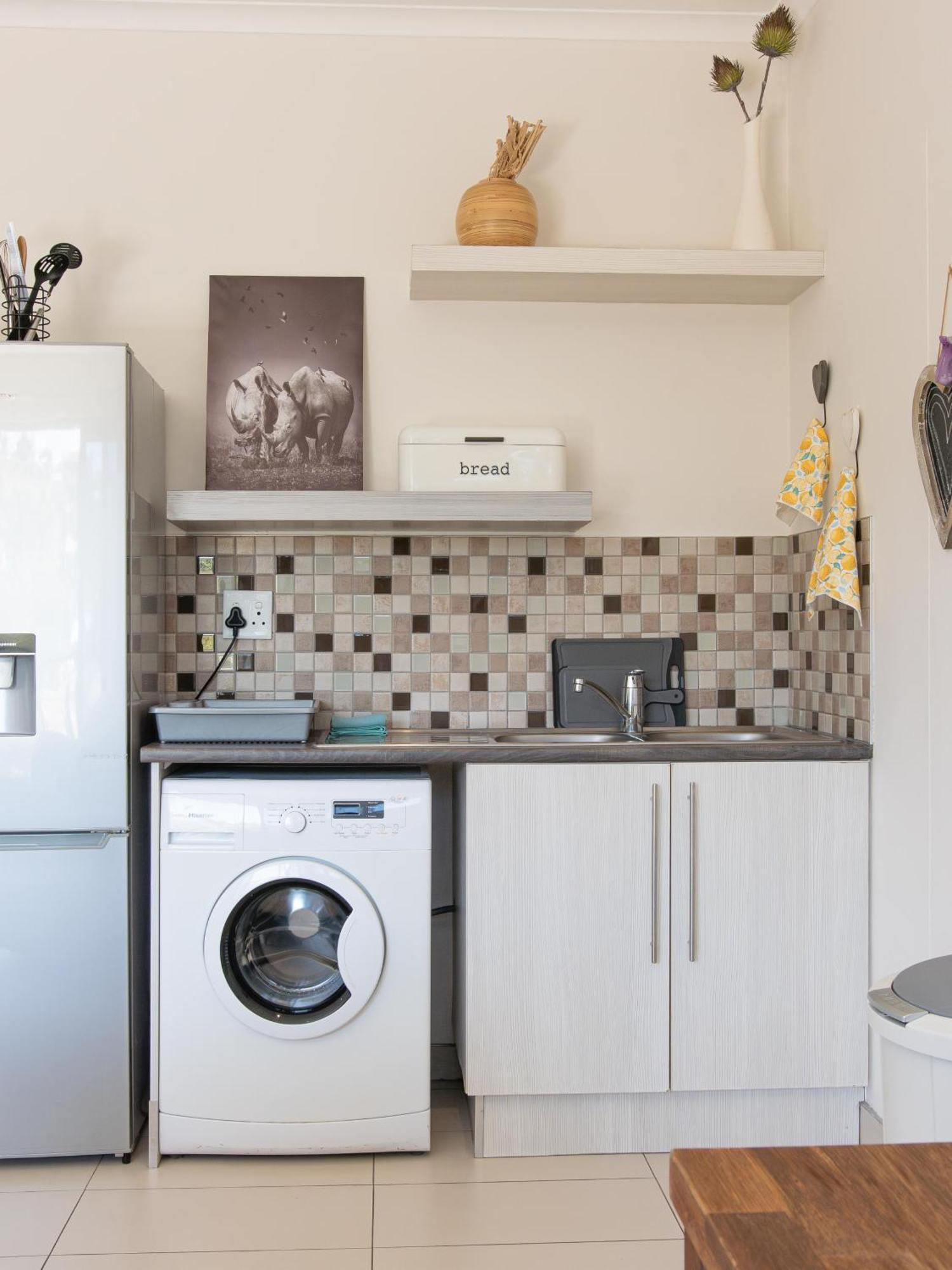 Rieks Van Der Walt Self-Catering Apartment วินด์ฮุก ภายนอก รูปภาพ