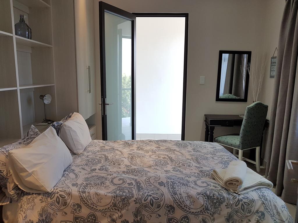 Rieks Van Der Walt Self-Catering Apartment วินด์ฮุก ภายนอก รูปภาพ